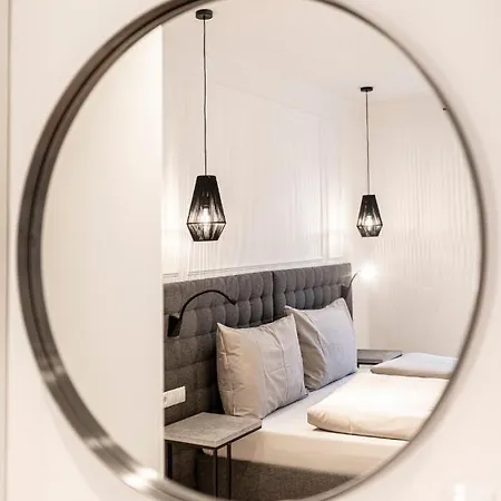 Center-apartment - Im Stadtzentrum In Perfekter Lage & Balkon Innsbruck