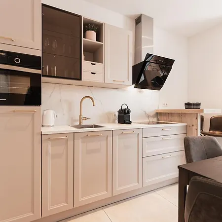 Apartment Center-apartment - Im Stadtzentrum In Perfekter Lage & Balkon *
