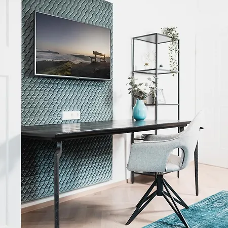 Center-apartment - Im Stadtzentrum In Perfekter Lage & Balkon 公寓 *