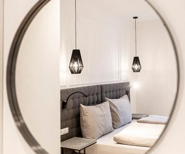 Center-apartment - Im Stadtzentrum In Perfekter Lage & Balkon Innsbruck